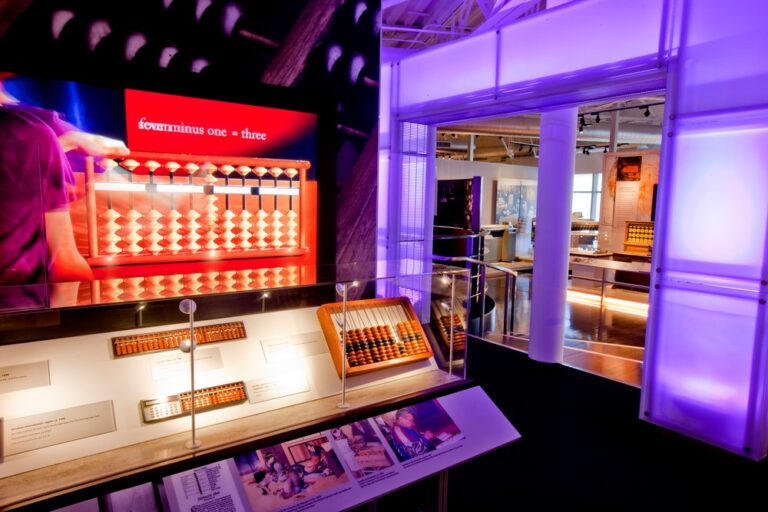 Bringing History to Life: The Computer History Museum - Exhibit ...
